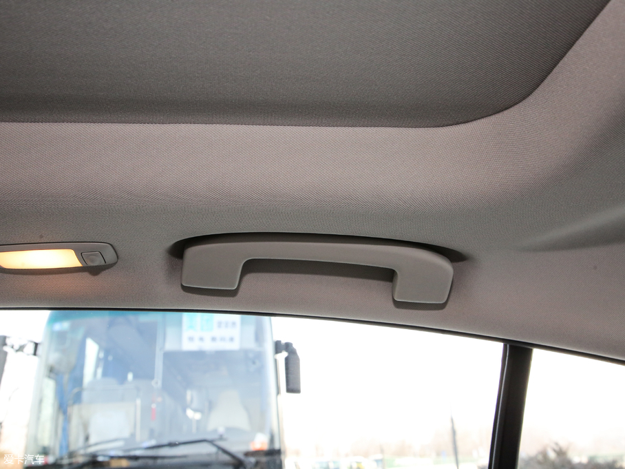 2019[ 2.0L XL Upper а