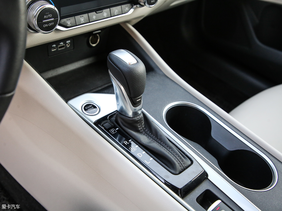 2019[ 2.0L XL Upper а