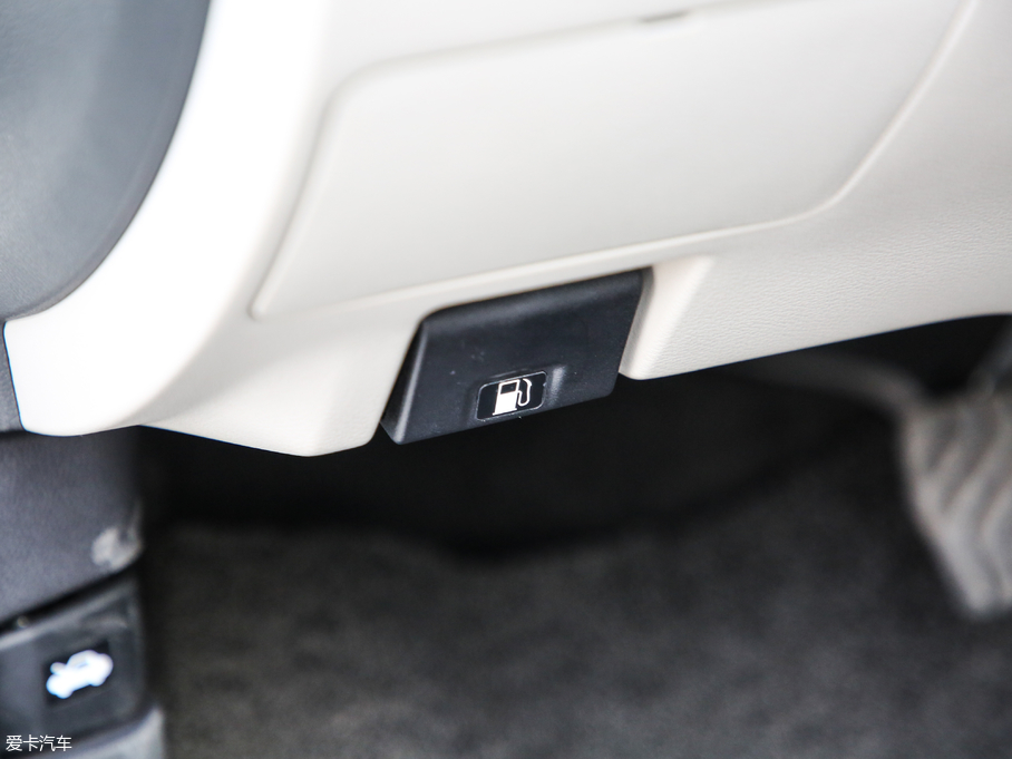 2019[ 2.0L XL Upper а