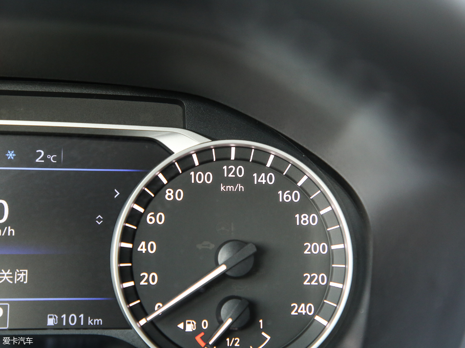 2019[ 2.0L XL Upper а