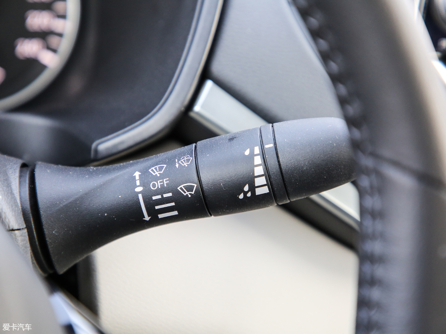 2019[ 2.0L XL Upper а