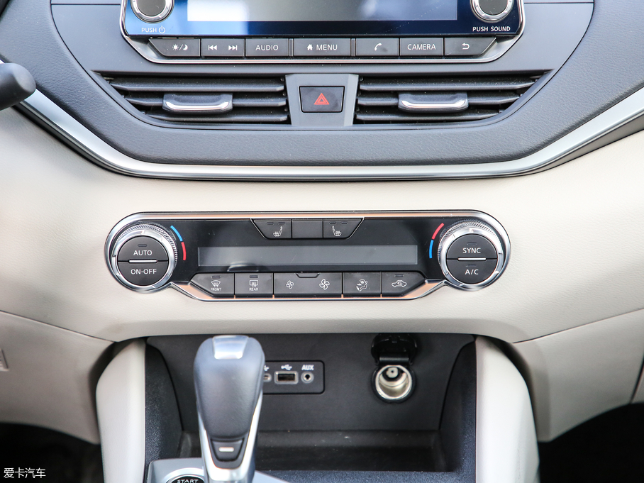 2019[ 2.0L XL Upper а