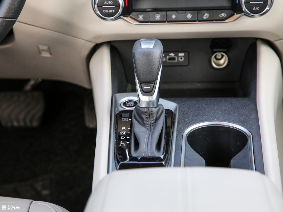 2019[ 2.0L XL Upper а