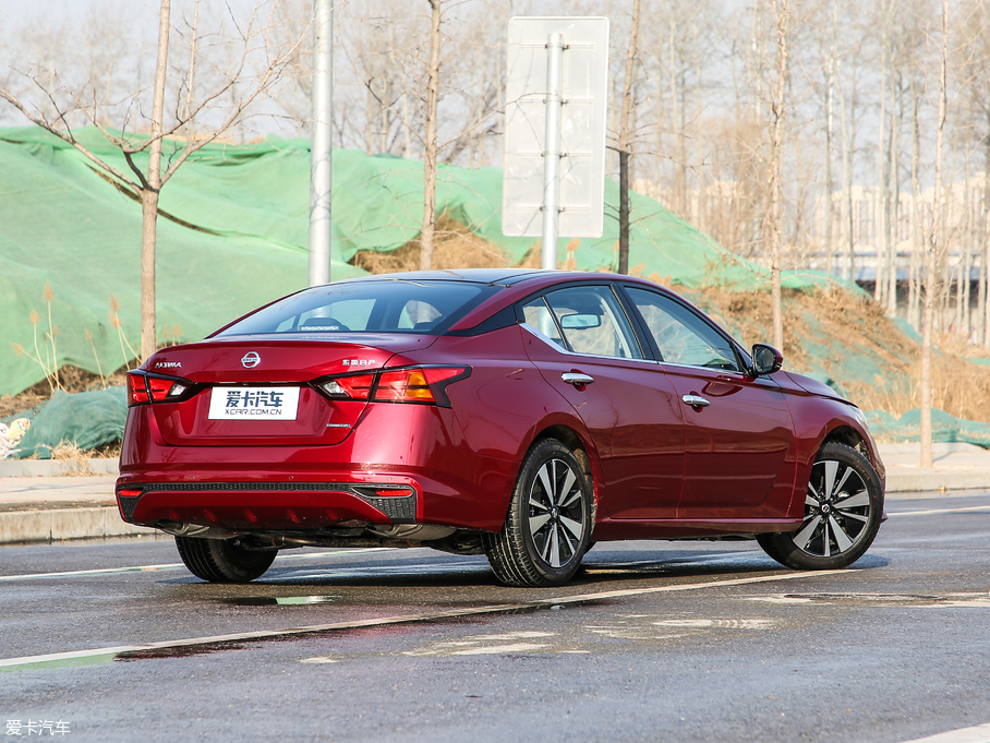 2019[ 2.0L XL Upper а