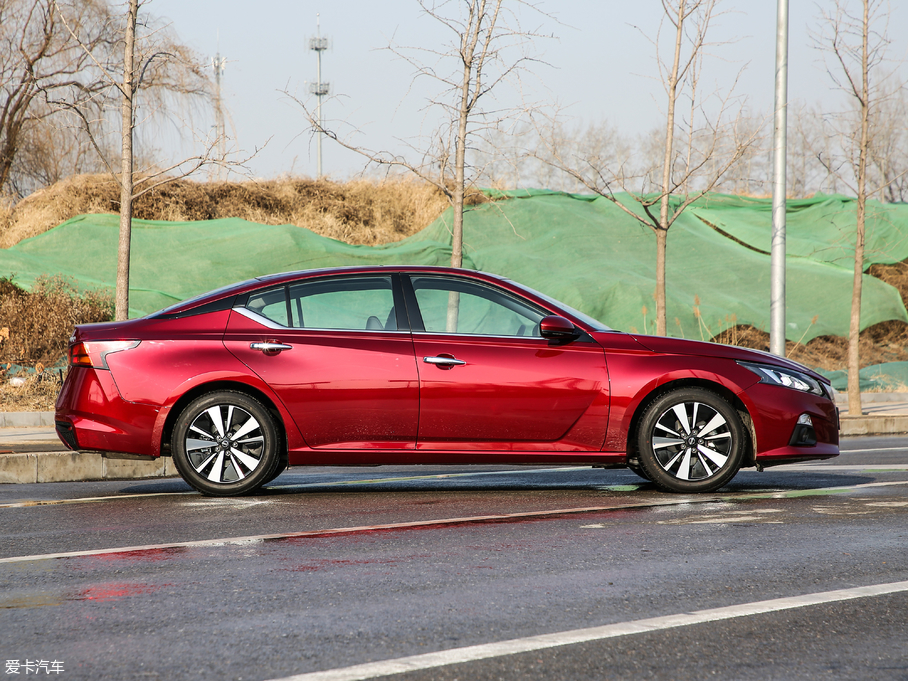 2019[ 2.0L XL Upper а