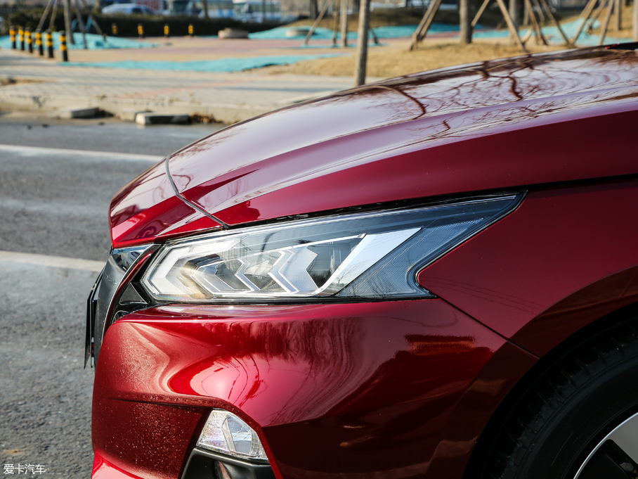 2019[ 2.0L XL Upper а