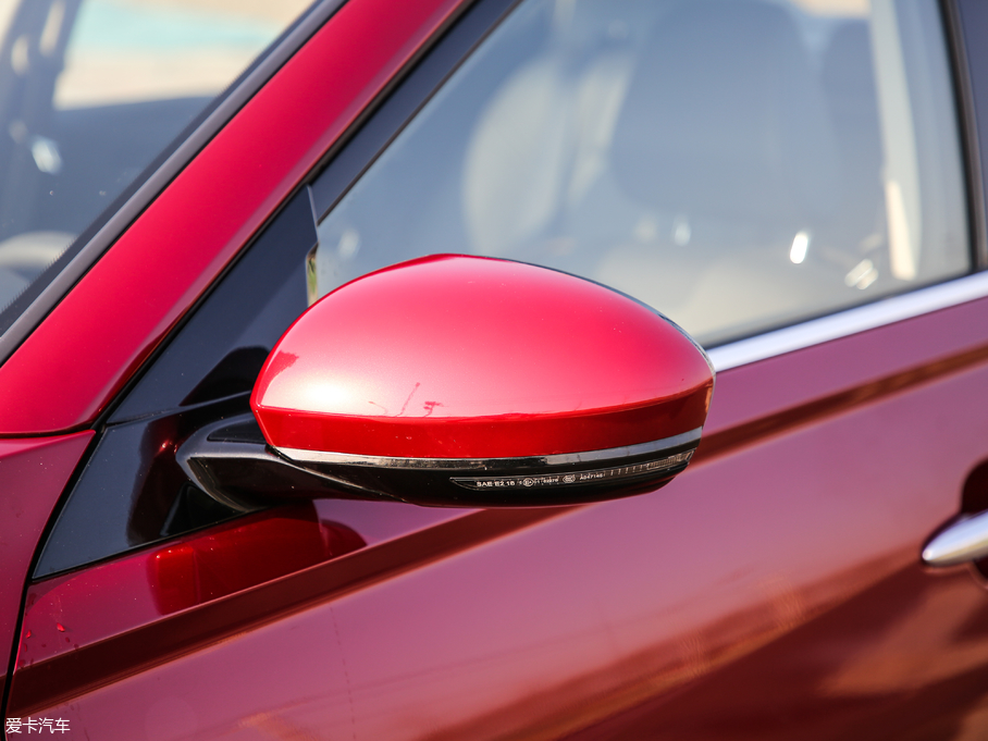 2019[ 2.0L XL Upper а