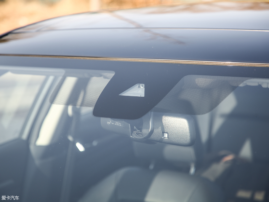 2019[ 2.0L XL Upper а