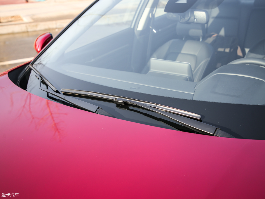 2019[ 2.0L XL Upper а