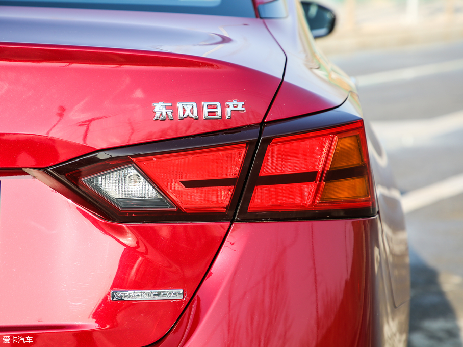 2019[ 2.0L XL Upper а