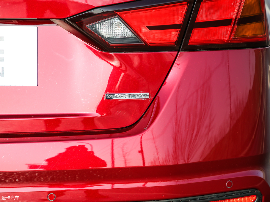 2019[ 2.0L XL Upper а