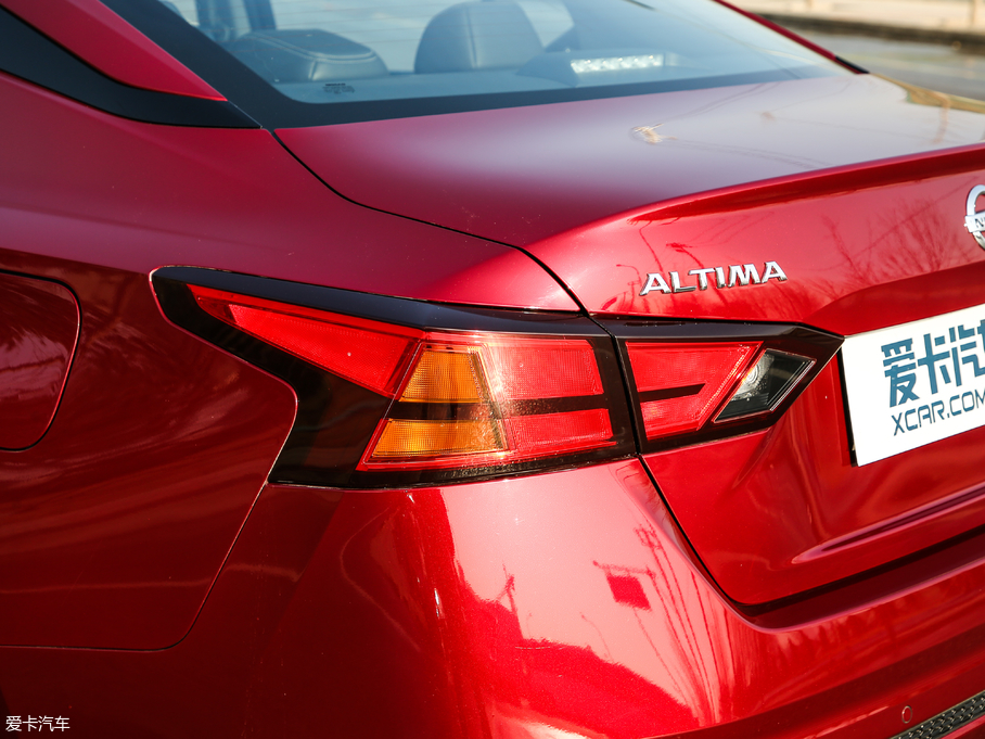 2019[ 2.0L XL Upper а