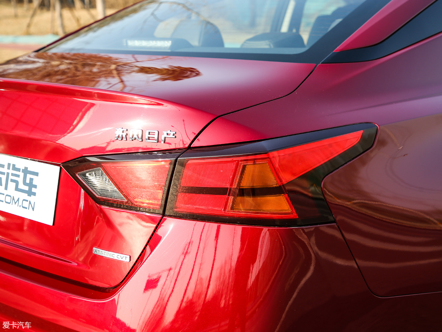 2019[ 2.0L XL Upper а