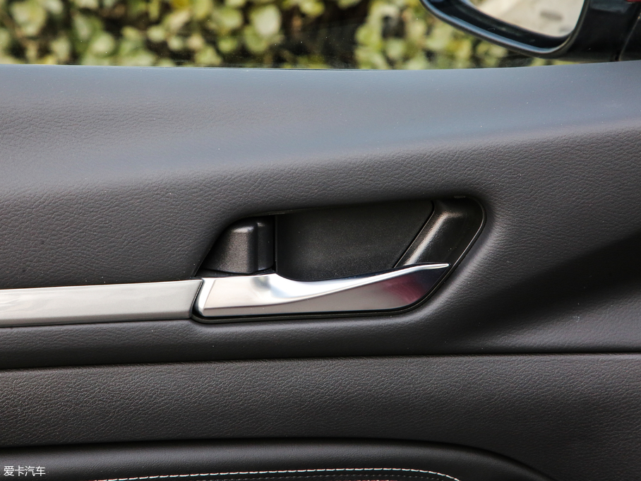 2019[ 2.0L XL Upper а