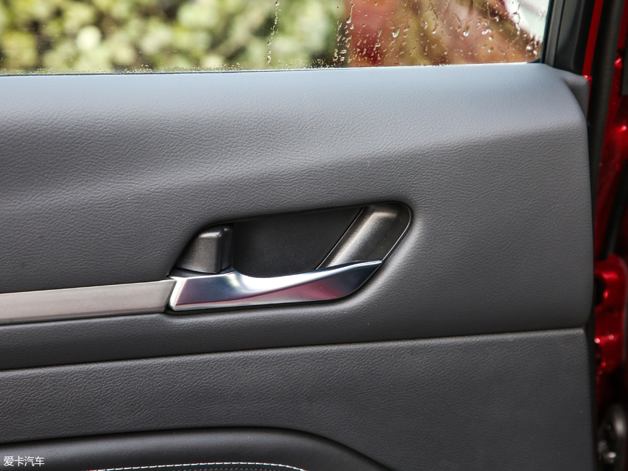 2019[ 2.0L XL Upper а