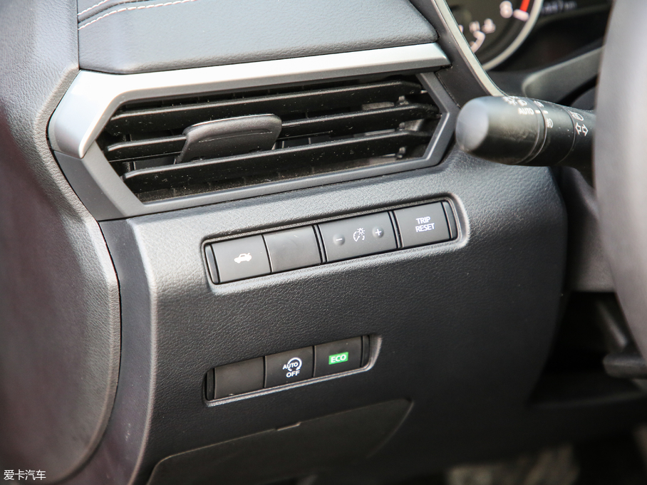 2019[ 2.0L XL Upper а