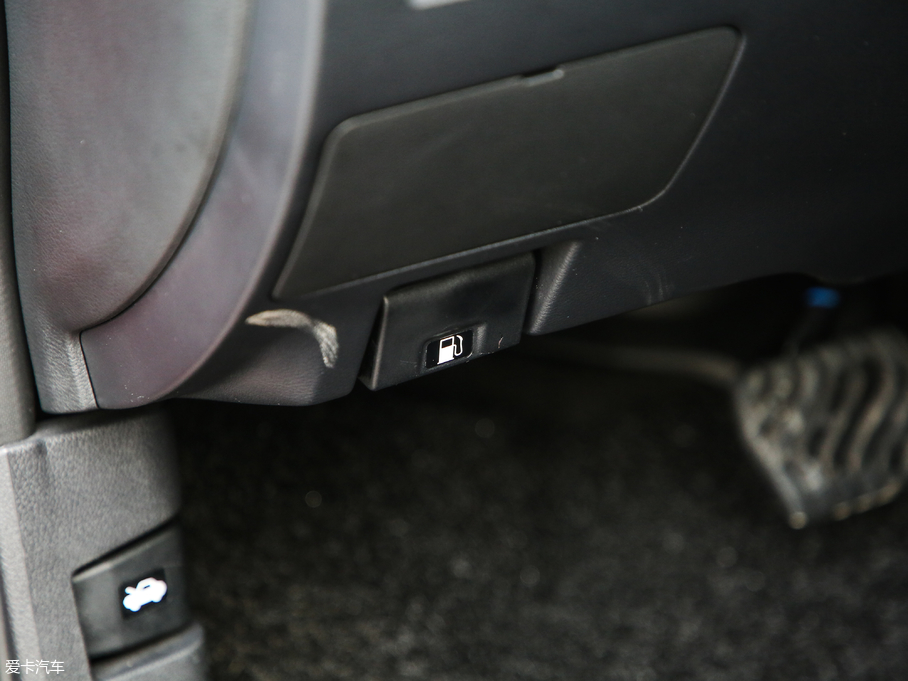 2019[ 2.0L XL Upper а