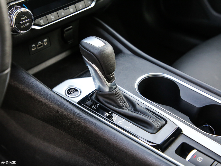 2019[ 2.0L XL Upper а