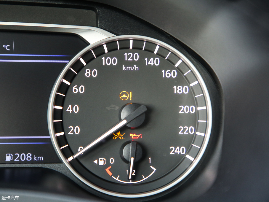 2019[ 2.0L XL Upper а