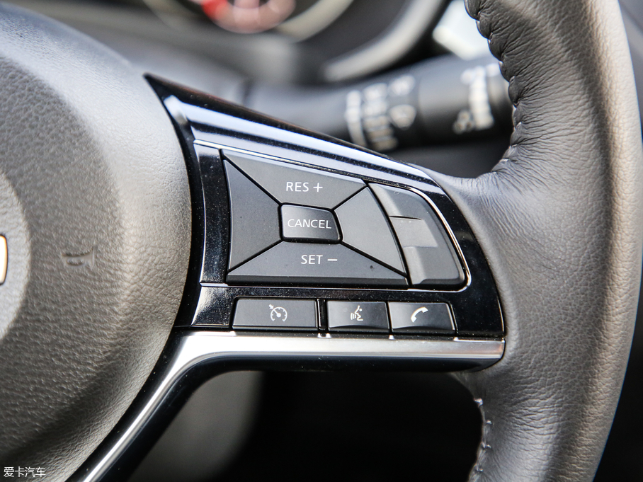 2019[ 2.0L XL Upper а