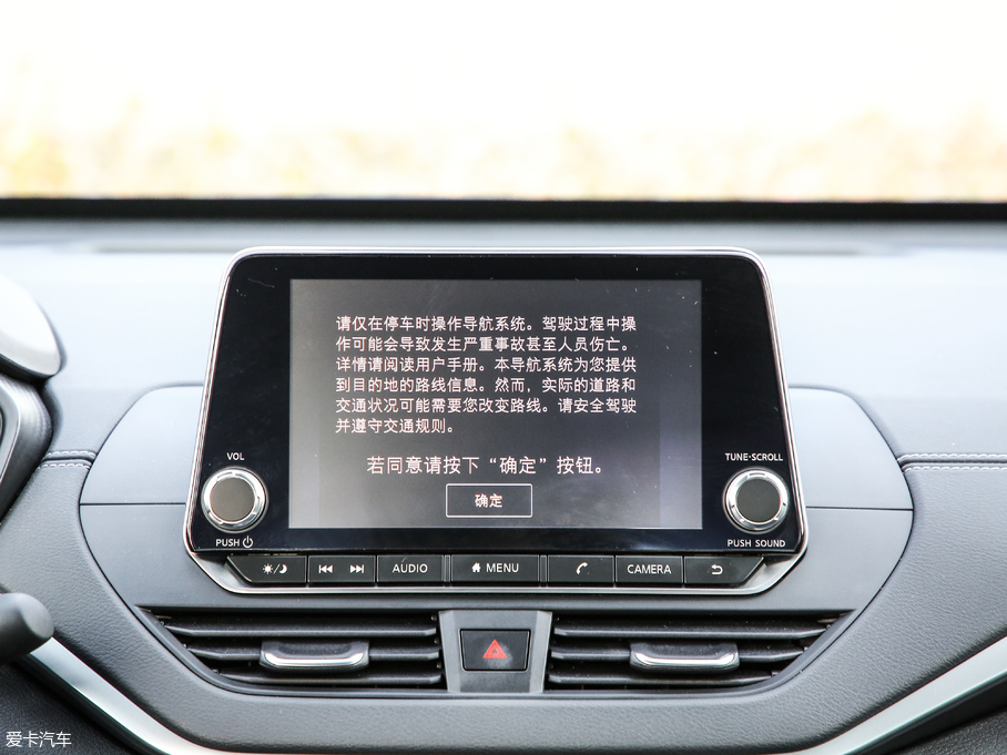 2019[ 2.0L XL Upper а