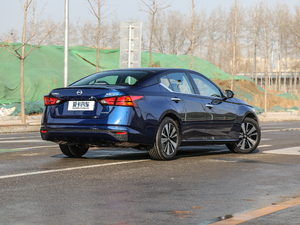 20192.0L XL Upper а w^