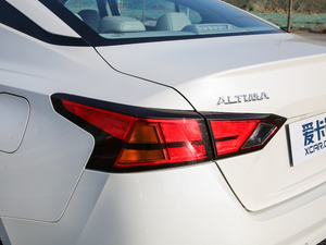 20192.0L XL Upper а ^