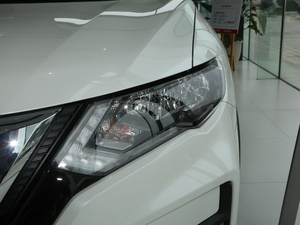 2020款2.0L XL ITS 3rows CVT两驱智联舒适版 7座 大灯