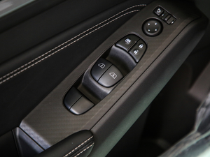 20202.0L XL m {܇ƅ^	