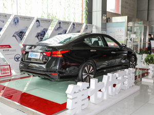 2020Ŀ 2.0L XL Upper а w^