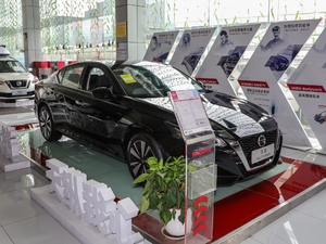 2020Ŀ 2.0L XL Upper а w^