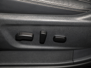 2020Ŀ 2.0L XL Upper а {{