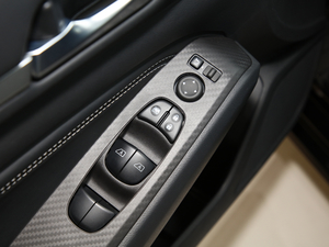 2020Ŀ 2.0L XL m {܇ƅ^(q)	