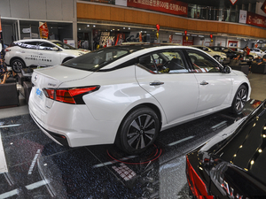 2020Ŀ 2.0L XL Upper а w^