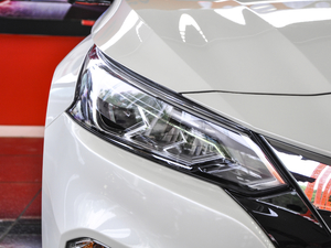 2020Ŀ 2.0L XL Upper а ^