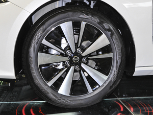 2020Ŀ 2.0L XL Upper а ݆Ȧ