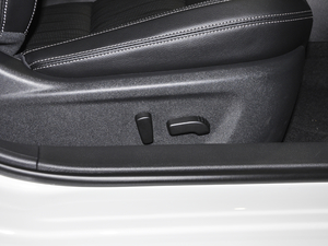 2020Ŀ 2.0L XL Upper а g