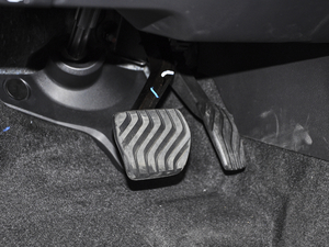 2020Ŀ 2.0L XL Upper а g