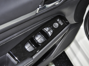 2020Ŀ 2.0L XL Upper а {܇ƅ^(q)	