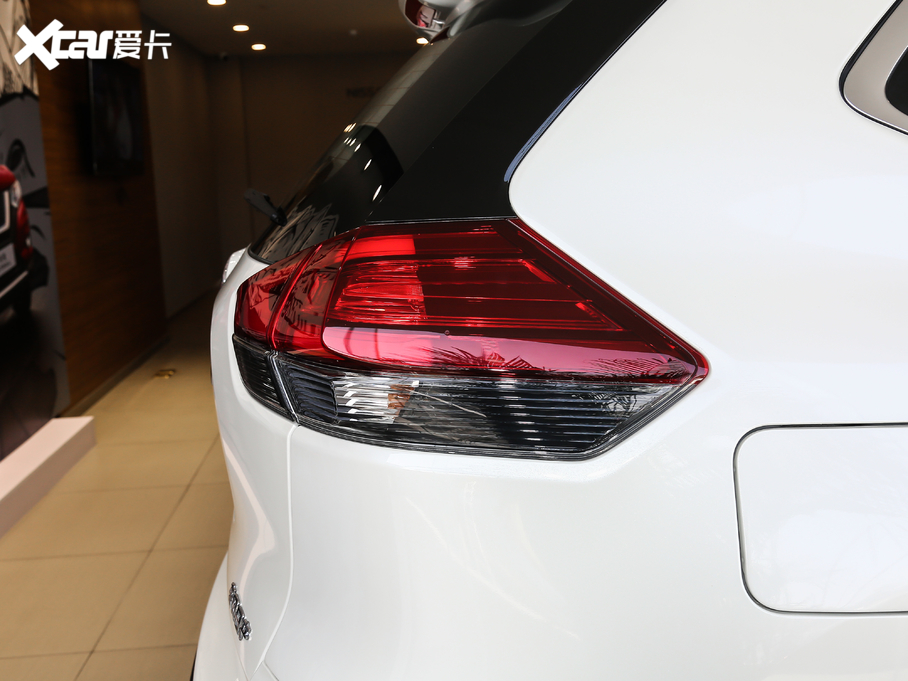 2021E 2.5L CVT 4WD XL ITSAo