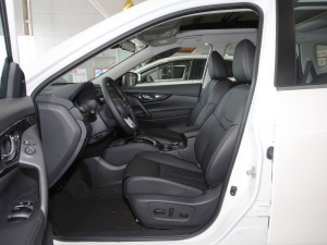 2021款2.5L XL ITS 3rows CVT四驱豪华领航版 7座 前排空间