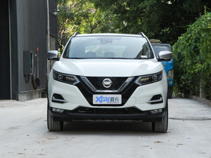 2021款2.0L CVT旗舰版  正前
