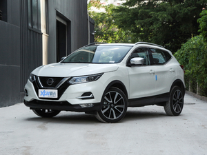 2021款2.0L CVT旗舰版  左前45度