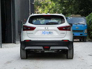 2021款2.0L CVT旗舰版  正后	