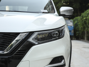 2021款2.0L CVT旗舰版  大灯