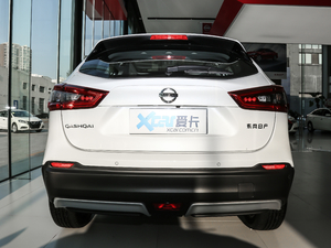 2021款2.0L CVT豪华版 正后	