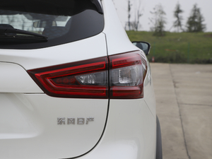 2021款2.0L CVT智享版 尾灯