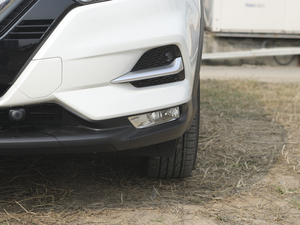 2021款2.0L CVT豪华领航版 前雾灯