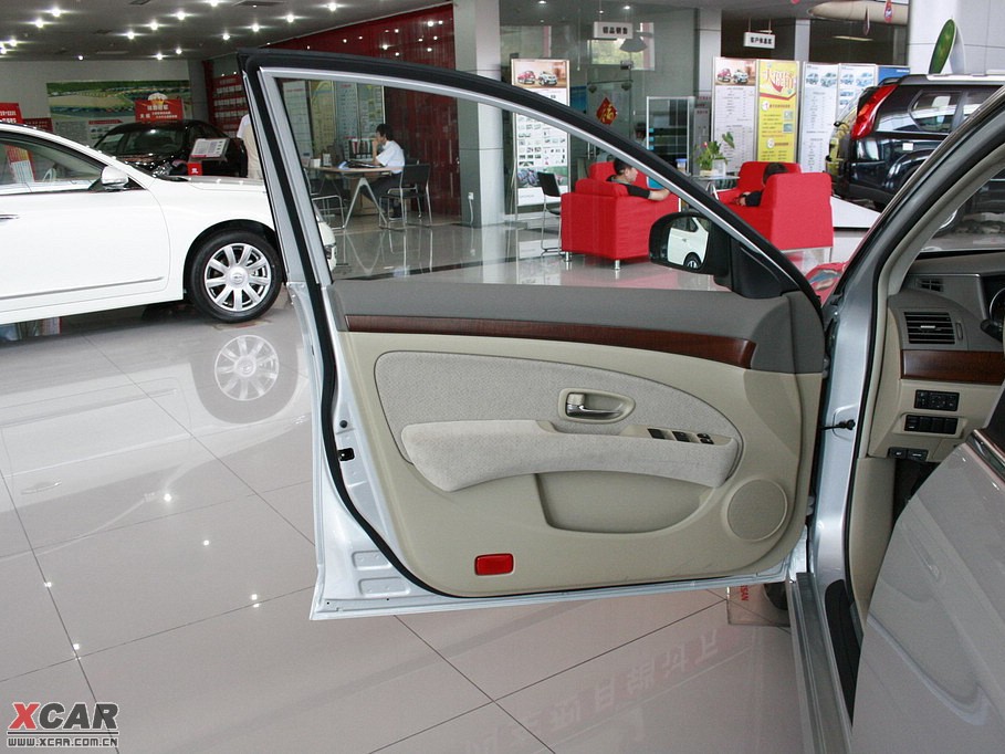 2010܎ 1.6L AT m