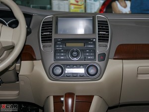 2010款1.6L AT 舒适版 中控台